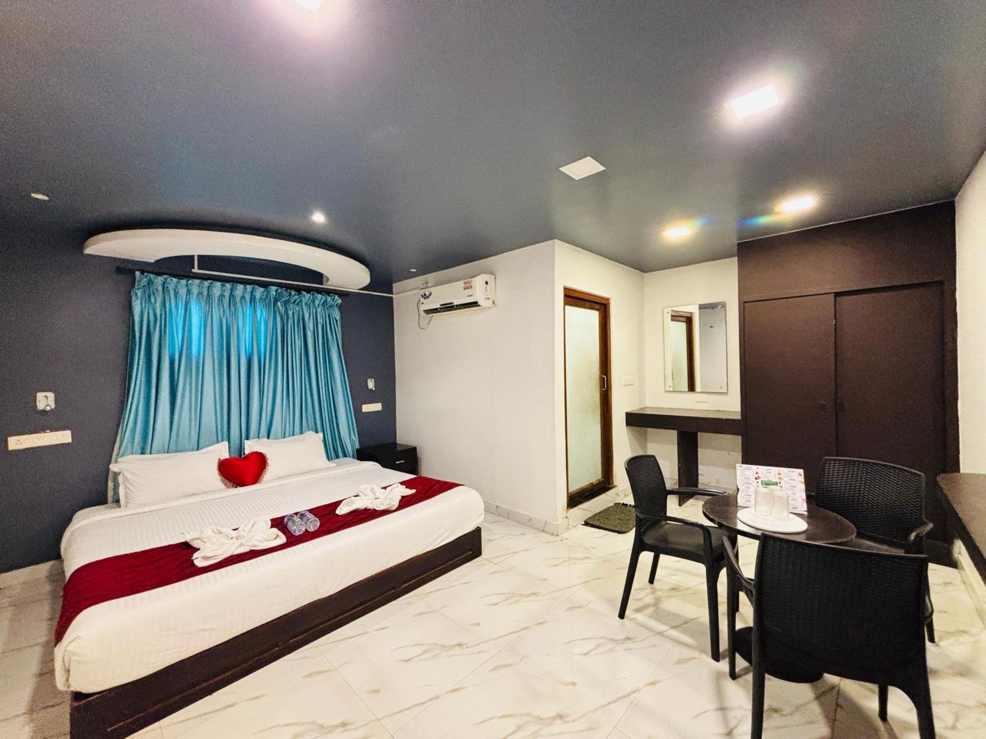 The Elite Beachview Пондичери Екстериор снимка